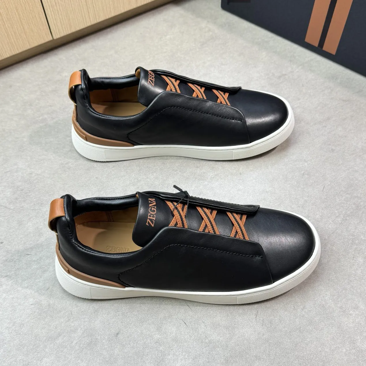 Men's Lightweight Cowhide Leather Sneakers, Breathable Slip-On Casual Sports Shoes, Versatile Low-Cut White Tennis Shoes for Daily Wear thumbnail 3