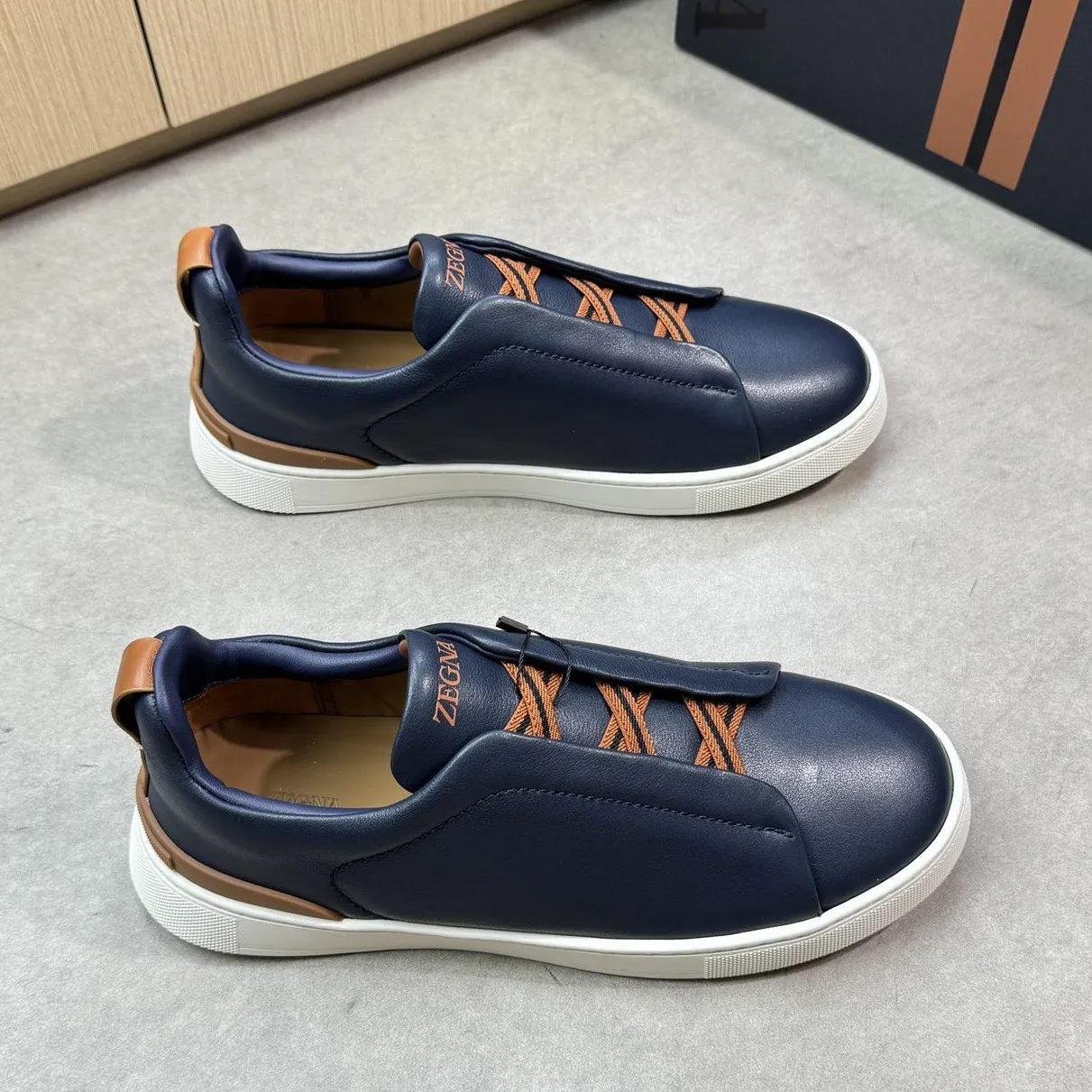 Men's Lightweight Cowhide Leather Sneakers, Breathable Slip-On Casual Sports Shoes, Versatile Low-Cut White Tennis Shoes for Daily Wear thumbnail 4