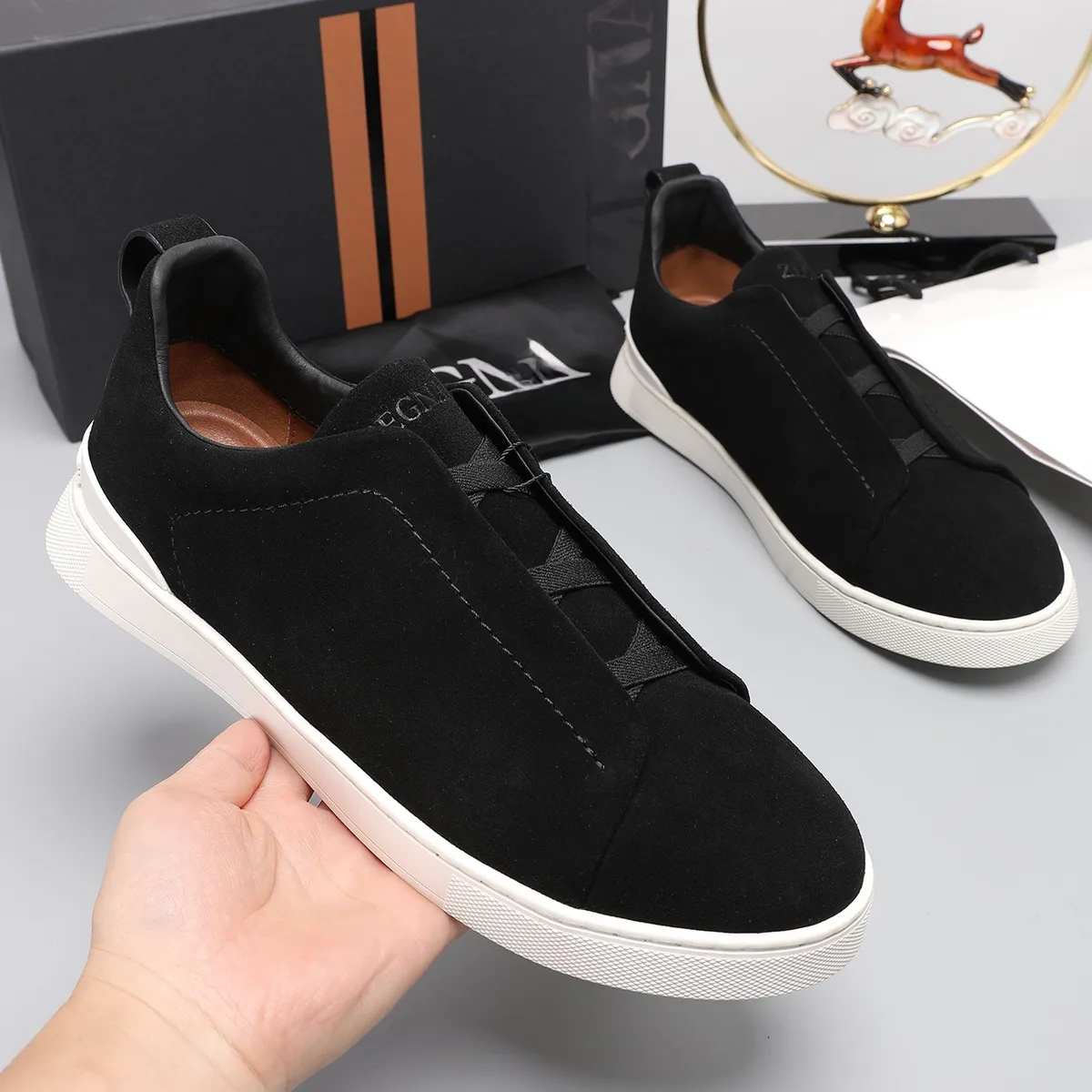 Men's Lightweight Cowhide Leather Sneakers, Breathable Slip-On Casual Sports Shoes, Versatile Low-Cut White Tennis Shoes for Daily Wear showcase 4