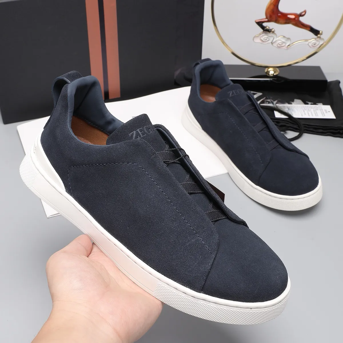Men's Lightweight Cowhide Leather Sneakers, Breathable Slip-On Casual Sports Shoes, Versatile Low-Cut White Tennis Shoes for Daily Wear showcase 5