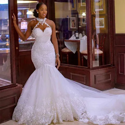 Elegant V-Neck Tulle Wedding Dress with Long Sleeves and Large Train - Retro Sexy Bridal Gown for Special Occasions showcase 10