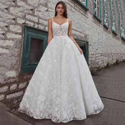 Elegant V-Neck Tulle Wedding Dress with Long Sleeves and Large Train - Retro Sexy Bridal Gown for Special Occasions showcase 14