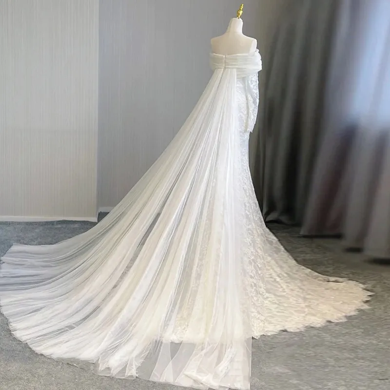 Elegant Off-Shoulder Fishtail Lace Wedding Dress - Bridal Gown with French Super Fairy Design for Special Occasions thumbnail 3