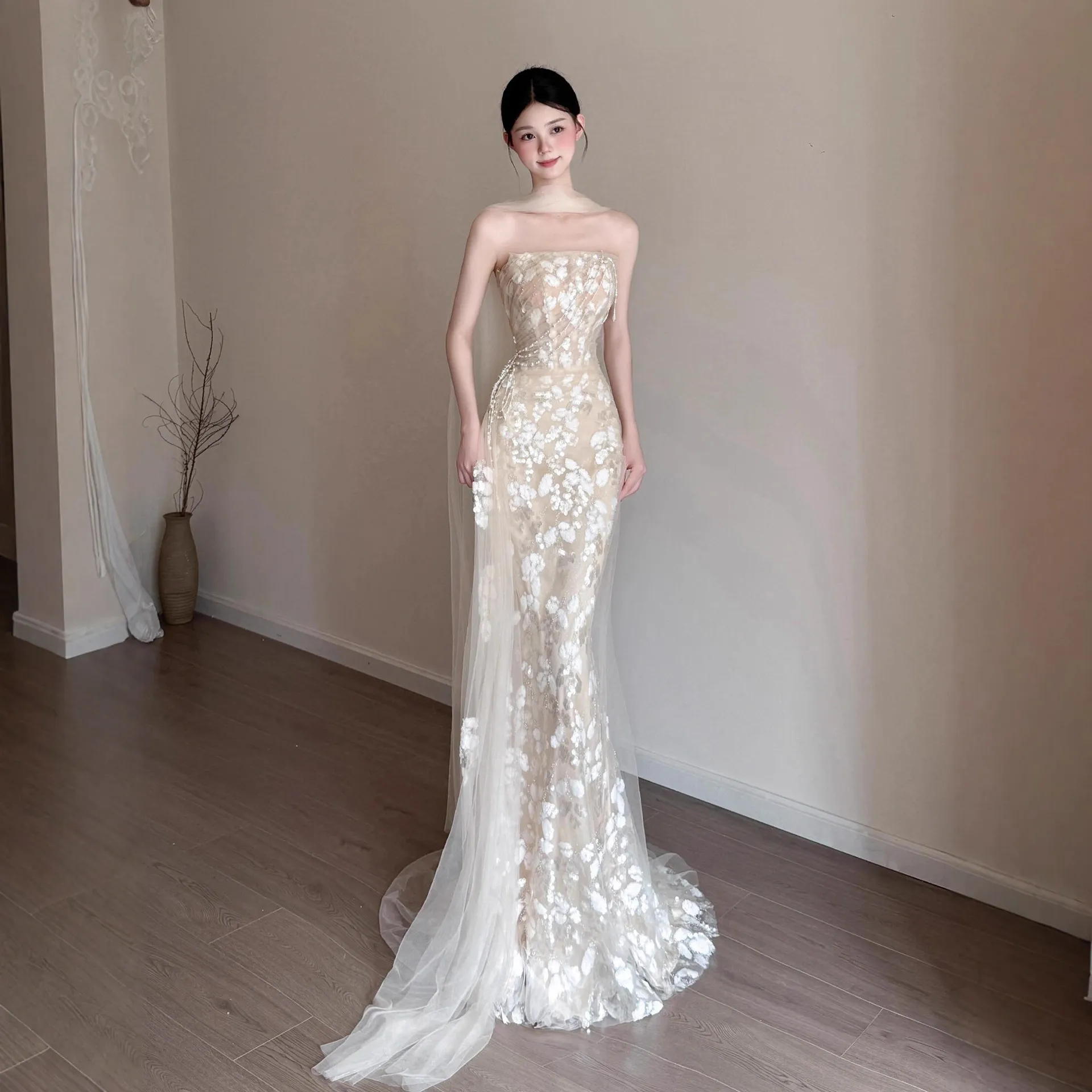 Elegant Strapless Fishtail Wedding Dress for Photoshoots & Evening Events - Light Luxury French Style Waist-Cinching Design thumbnail 3