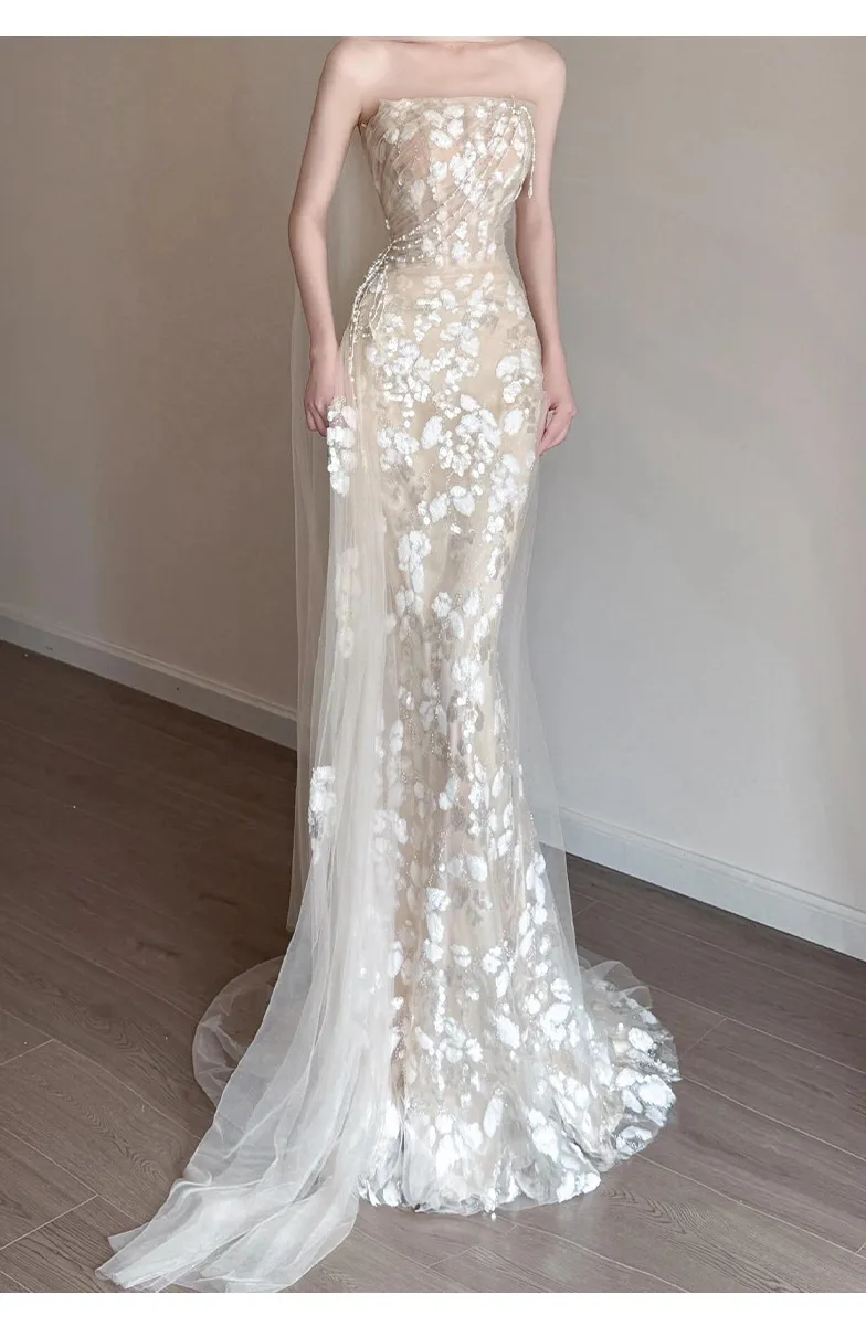Elegant Strapless Fishtail Wedding Dress for Photoshoots & Evening Events - Light Luxury French Style Waist-Cinching Design showcase 13