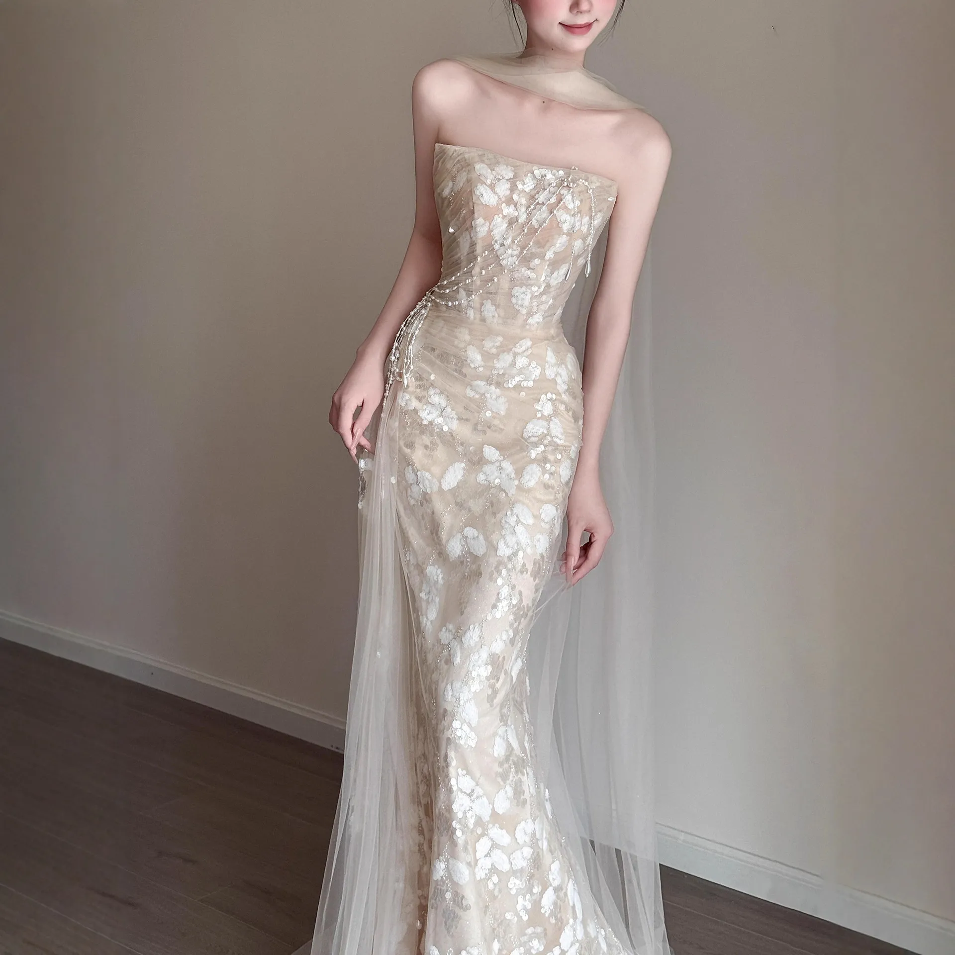 Elegant Strapless Fishtail Wedding Dress for Photoshoots & Evening Events - Light Luxury French Style Waist-Cinching Design thumbnail 4