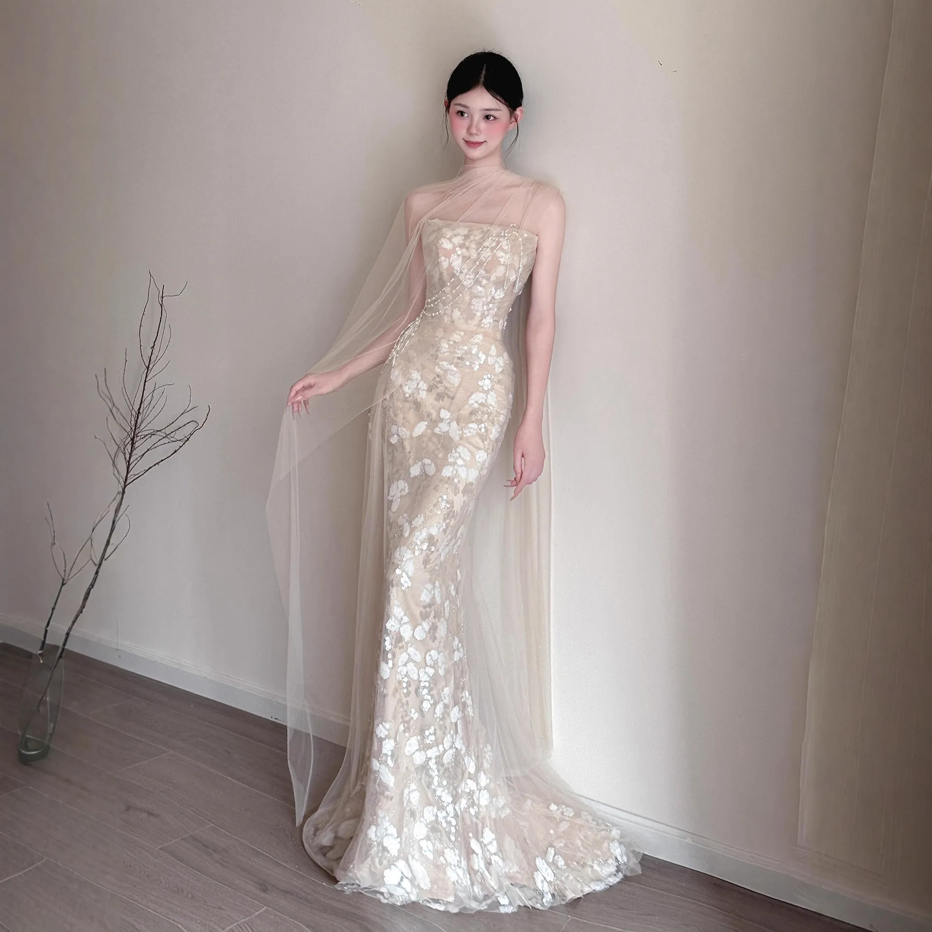 Elegant Strapless Fishtail Wedding Dress for Photoshoots & Evening Events - Light Luxury French Style Waist-Cinching Design thumbnail 1