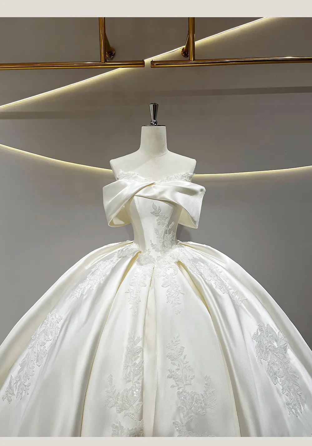 Elegant French Winter Wedding Dress 2025 - High-End Satin One-Shoulder Tail Gown for Brides showcase 7