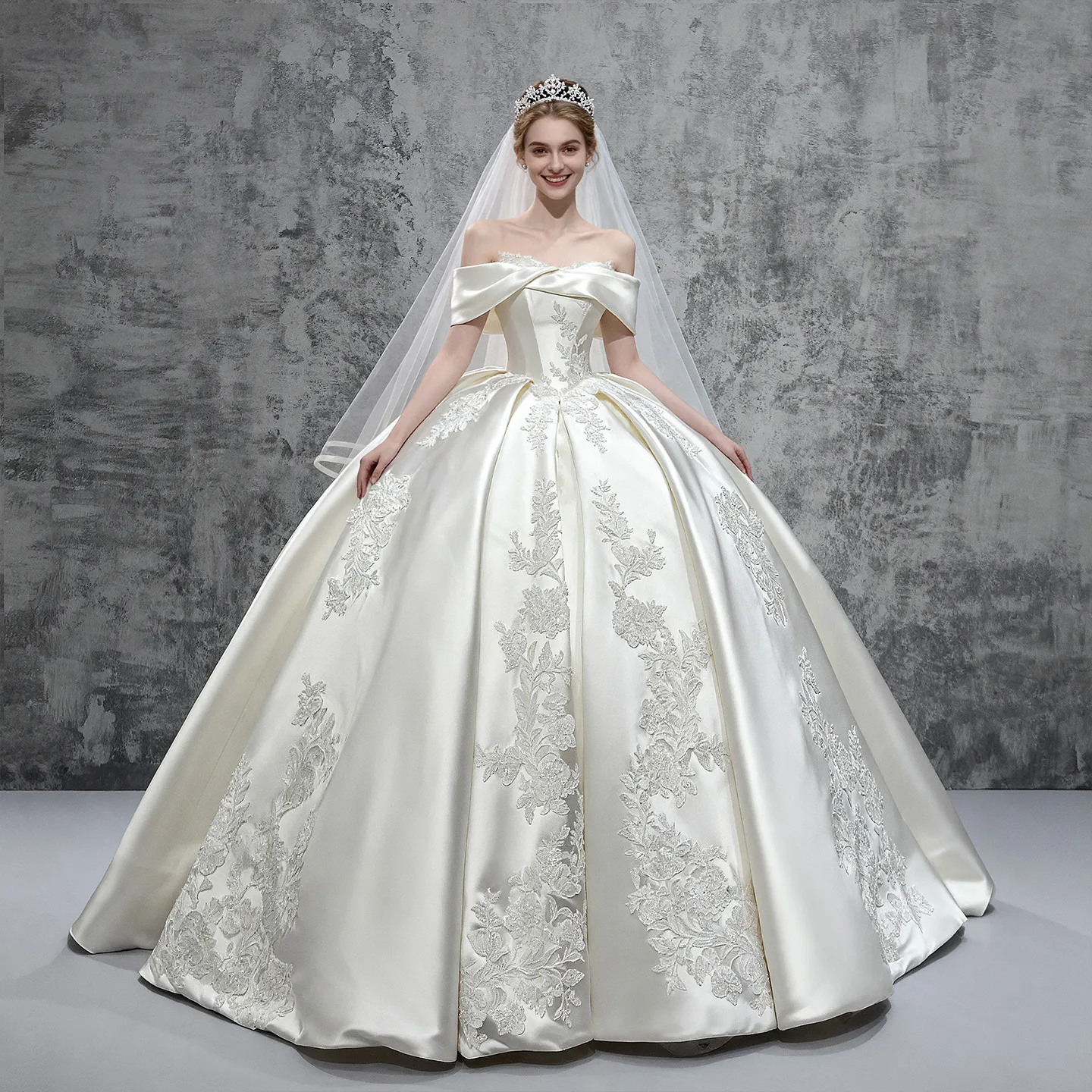 Elegant French Winter Wedding Dress 2025 - High-End Satin One-Shoulder Tail Gown for Brides thumbnail 7