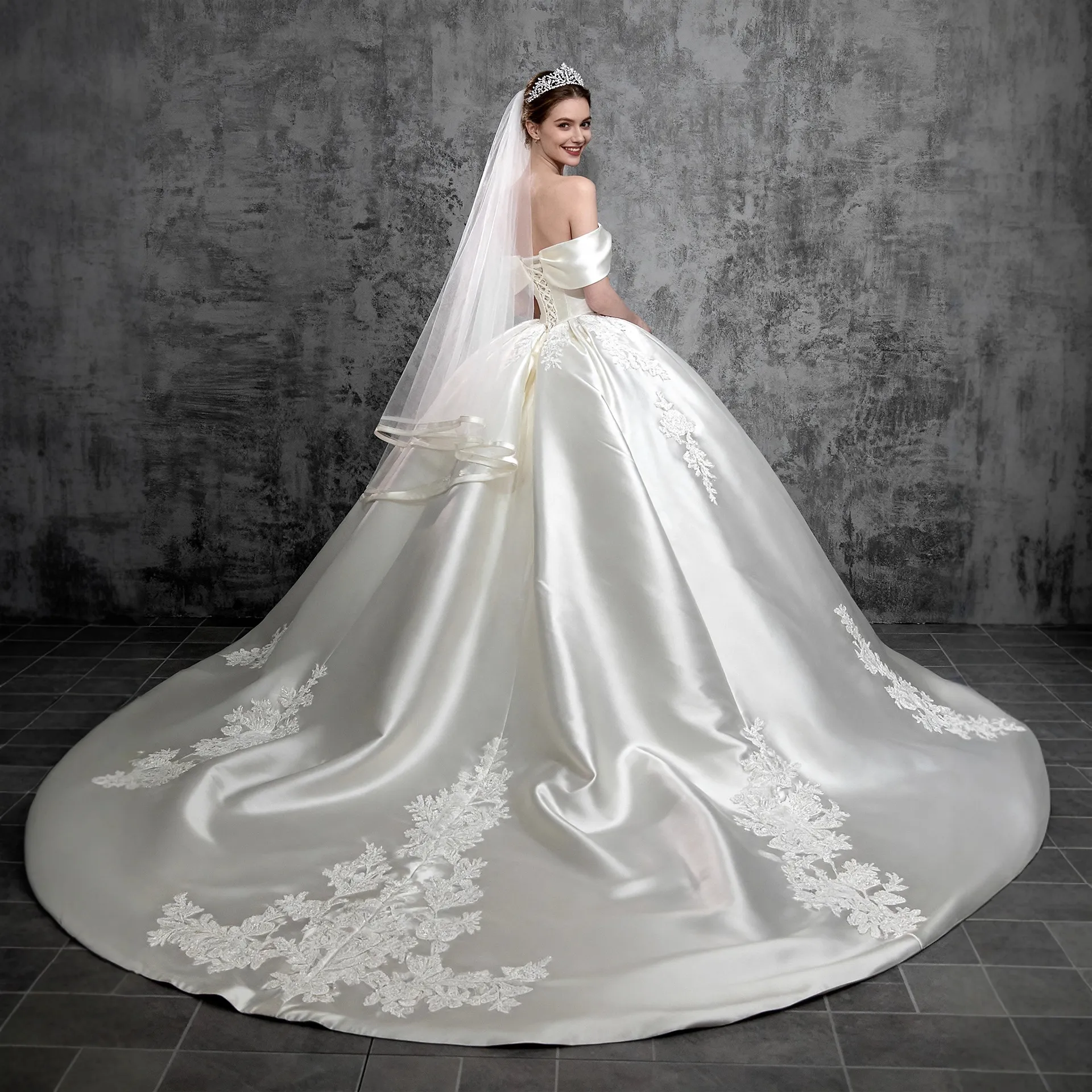 Elegant French Winter Wedding Dress 2025 - High-End Satin One-Shoulder Tail Gown for Brides thumbnail 1