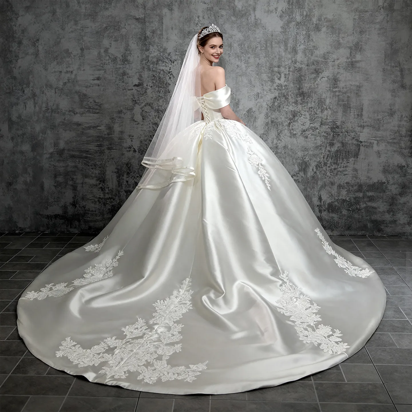 Elegant French Winter Wedding Dress 2025 - High-End Satin One-Shoulder Tail Gown for Brides thumbnail 6