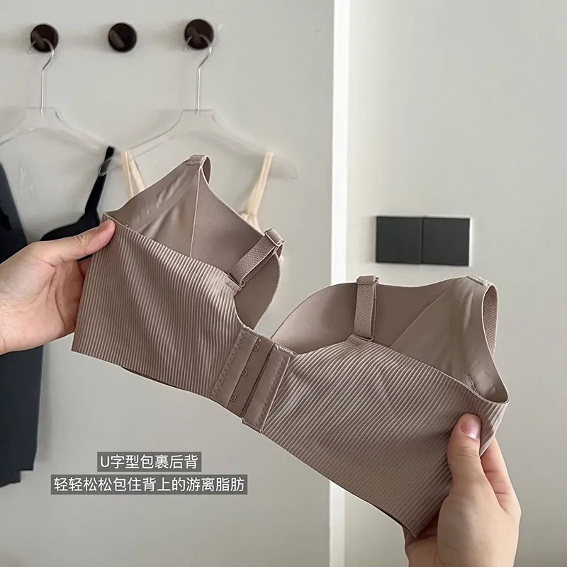 2025 New Style Women's Pull-up Bra: Gather-Up Design for Small Chests, Anti-Sagging Support for Larger Breasts, Non-Wired Soft Comfort, Ideal for Everyday Wear - Image 3