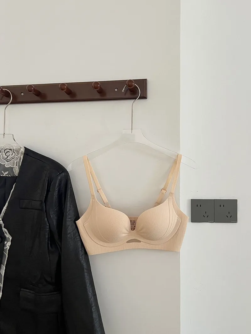 2025 New Style Women's Pull-up Bra: Gather-Up Design for Small Chests, Anti-Sagging Support for Larger Breasts, Non-Wired Soft Comfort, Ideal for Everyday Wear - Image 6