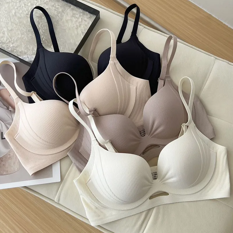 2025 New Style Women's Pull-up Bra: Gather-Up Design for Small Chests, Anti-Sagging Support for Larger Breasts, Non-Wired Soft Comfort, Ideal for Everyday Wear - Image 1