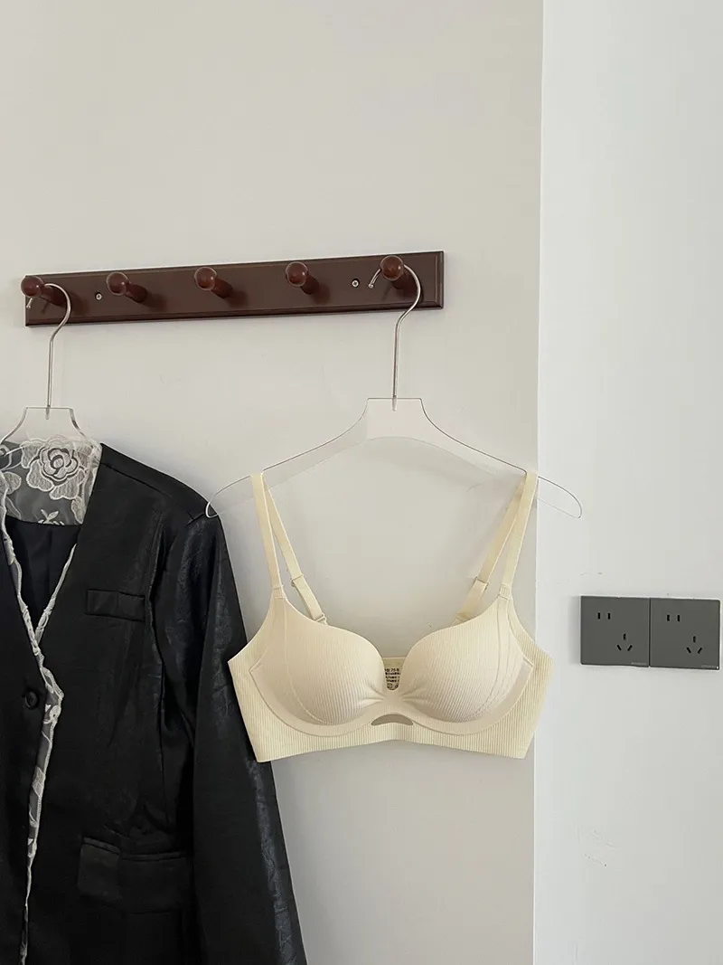 2025 New Style Women's Pull-up Bra: Gather-Up Design for Small Chests, Anti-Sagging Support for Larger Breasts, Non-Wired Soft Comfort, Ideal for Everyday Wear - Image 7