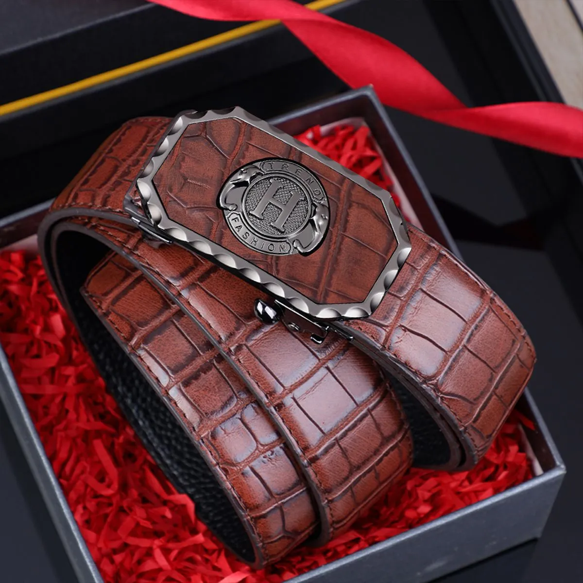 Men's Business Casual Automatic Buckle Belt with Carved Hollow Design, Thickened for Autumn/Winter, High-End Leather, Perfect for Trousers and Casual Wear, Durable and Stylish thumbnail 6