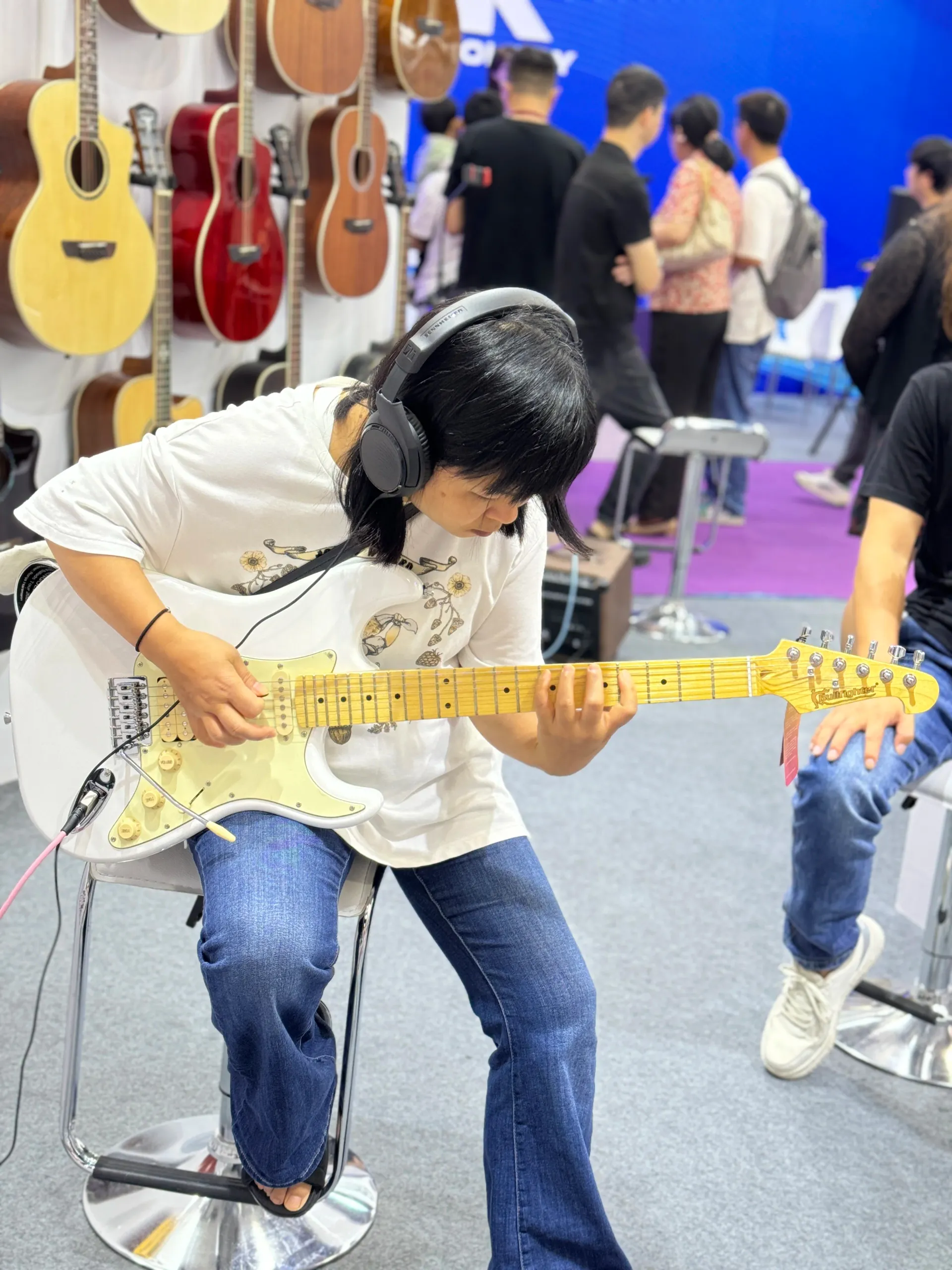 Affordable 22 Fret ST Electric Guitar Kit, OEM DIY Model D-120, 6 Strings, Poplar Body, Maple Fretboard, Glossy Finish, Chrome Hardware, S-S-H Pickups for Beginners & Enthusiasts thumbnail 6