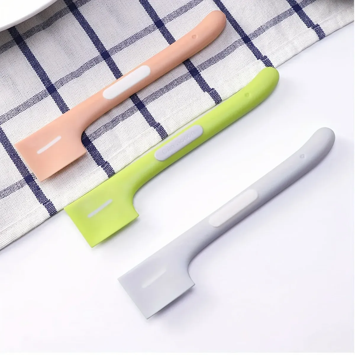 Pet Food Spoon for Cats and Dogs, Long-Handled Can Opener and Stirrer, Durable ABS+TPR Material, Ideal for Wet Food showcase 1