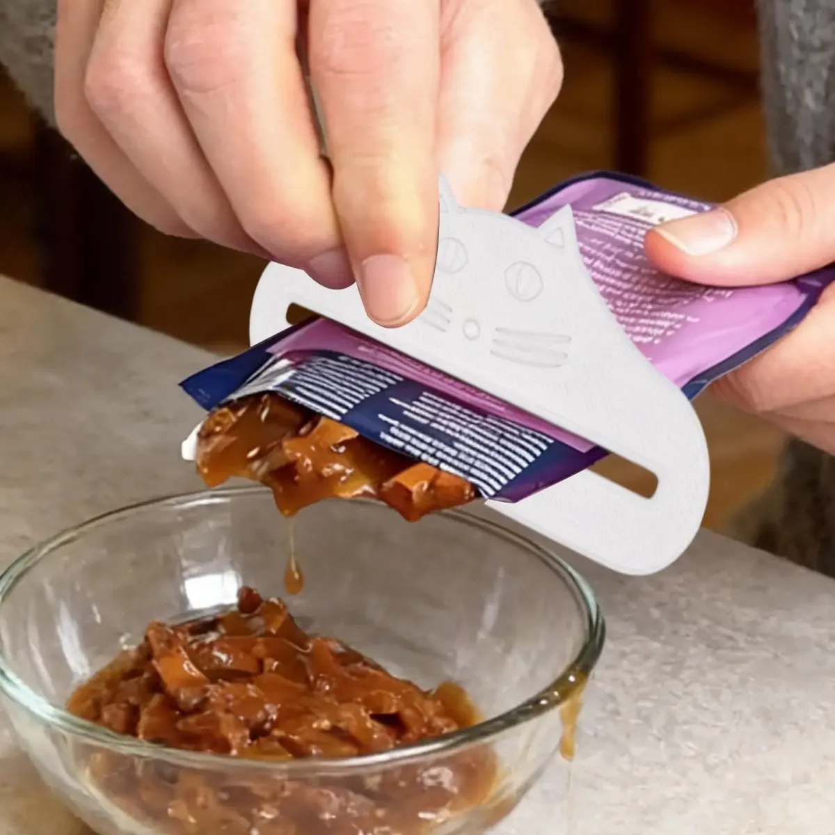 Cat Food Pouch Squeezer Dispenser for Wet Treats - No-Drip Liquid Snack Spoon for Easy Feeding & Travel showcase 3