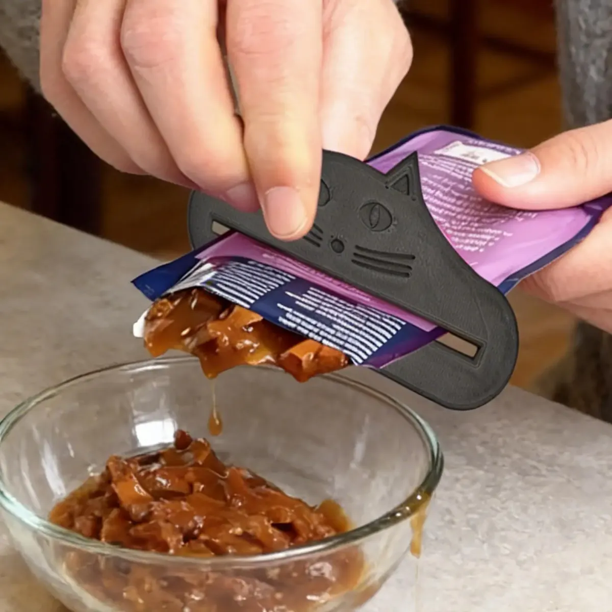 Cat Food Pouch Squeezer Dispenser for Wet Treats - No-Drip Liquid Snack Spoon for Easy Feeding & Travel showcase 1