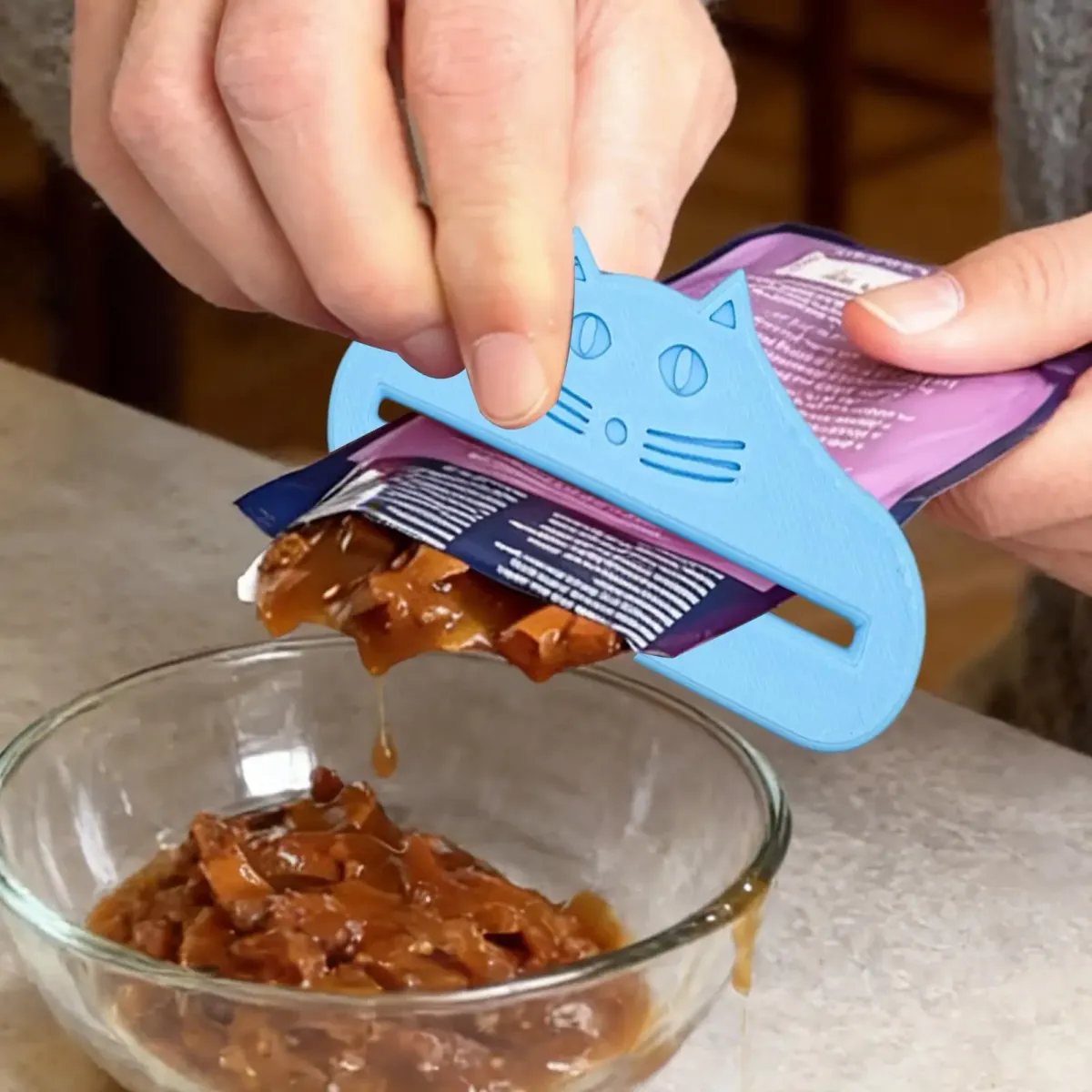 Cat Food Pouch Squeezer Dispenser for Wet Treats - No-Drip Liquid Snack Spoon for Easy Feeding & Travel showcase 5