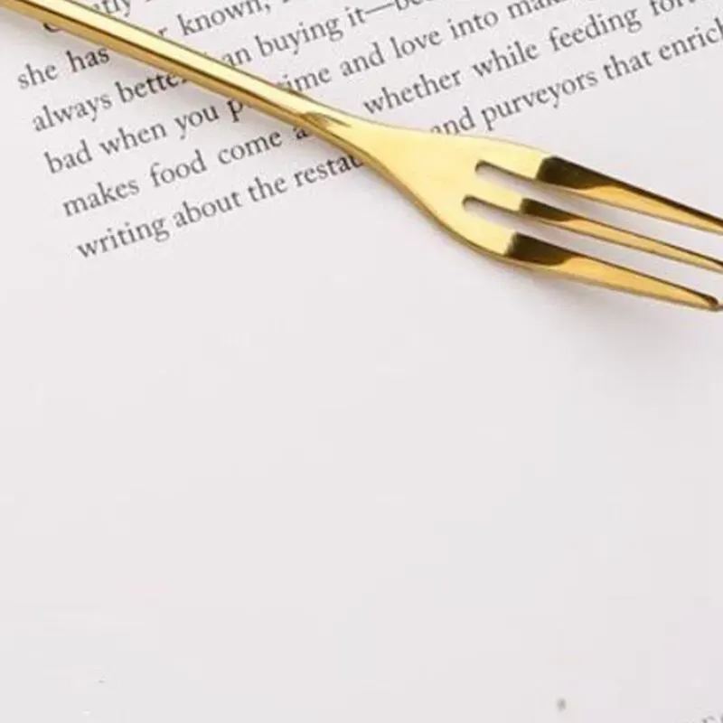 Creative Leaf Shape Stainless Steel Dessert Spoons Set - Elegant Gold Finish Cutlery for Coffee, Tea, Fruit, Appetizers - Perfect for Home, Restaurant, Parties showcase 5