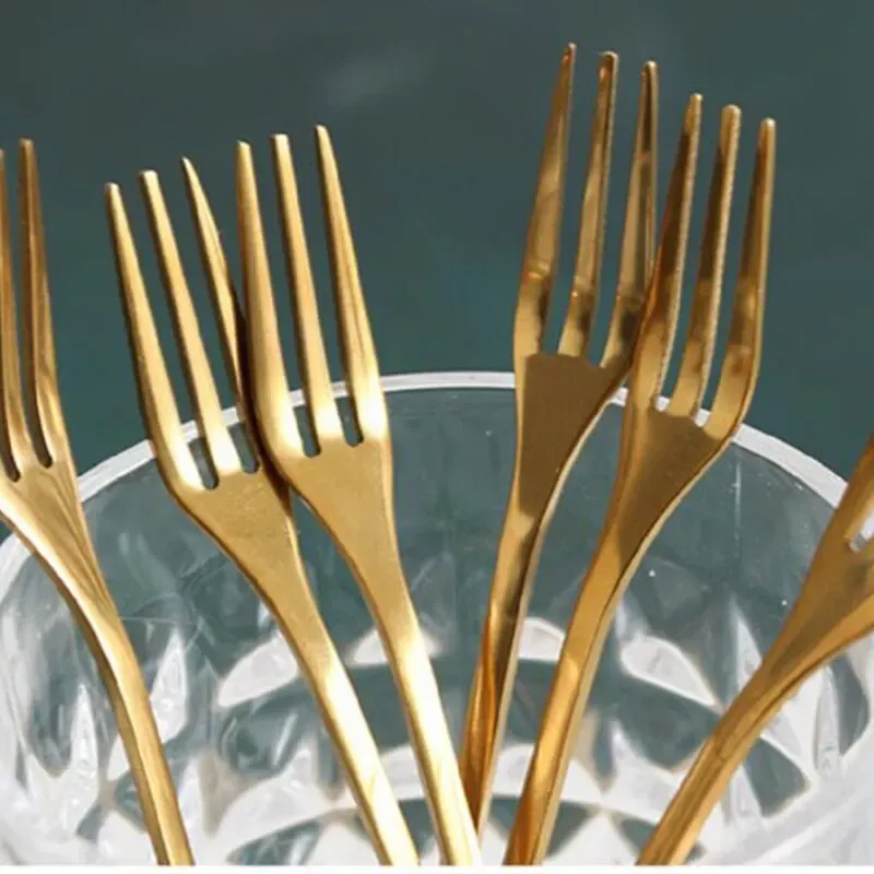 Creative Leaf Shape Stainless Steel Dessert Spoons Set - Elegant Gold Finish Cutlery for Coffee, Tea, Fruit, Appetizers - Perfect for Home, Restaurant, Parties showcase 3