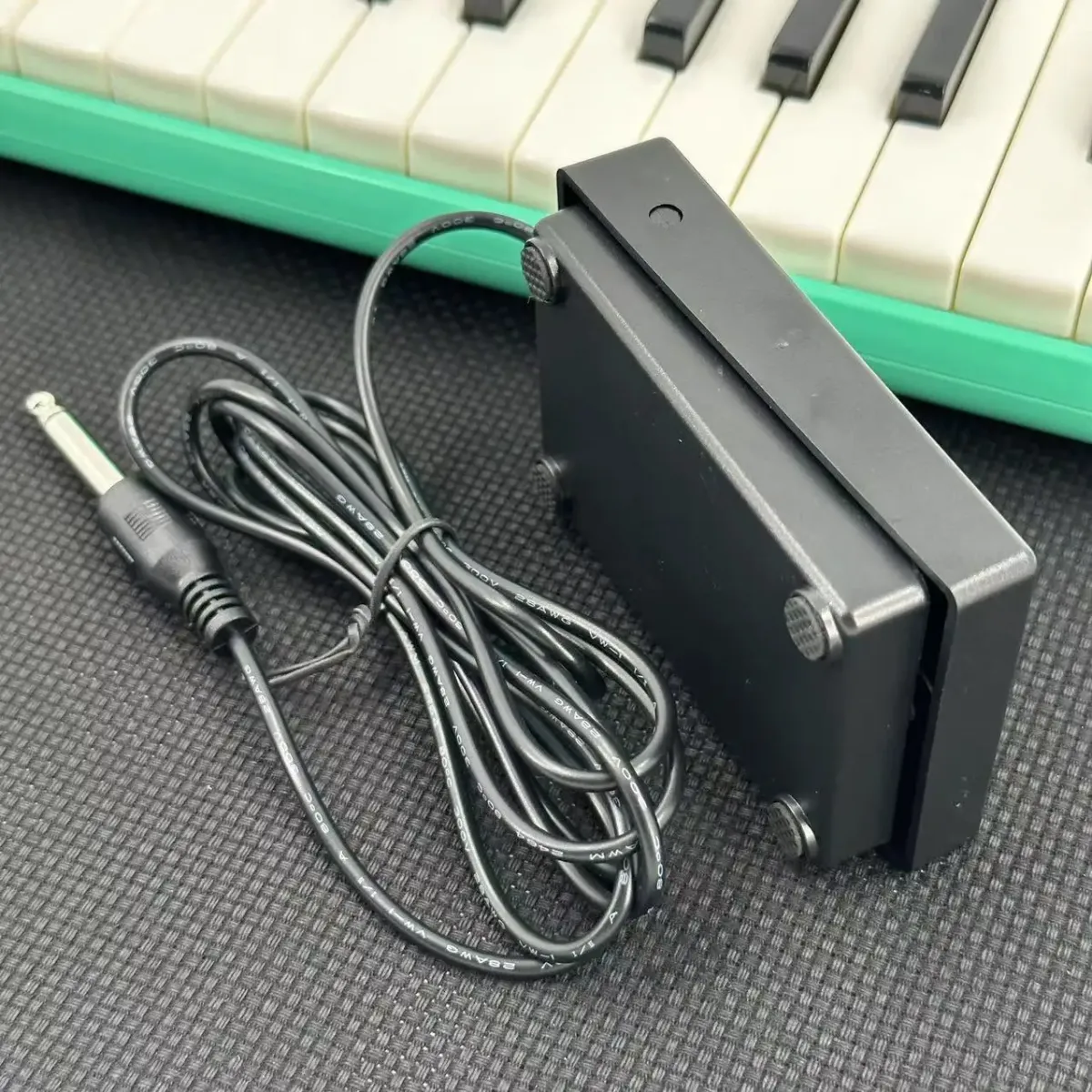Universal Sustain Pedal for Keyboards, Digital Pianos, Synthesizers, Drum Machines - Compact Design with 1/4" 6.35mm Plug and Non-Slip Base showcase 4