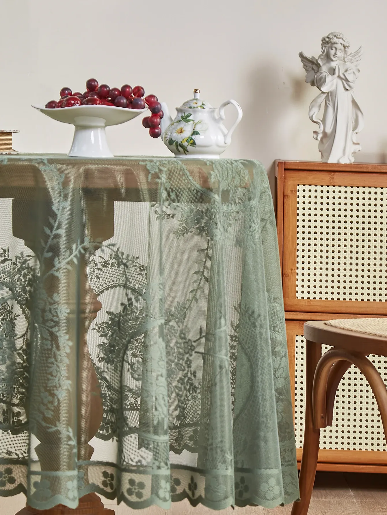 Elegant Green Round Lace Tablecloth with Floral Mirror Design - Decorative Table Cover for Living Room & Dining Room thumbnail 4