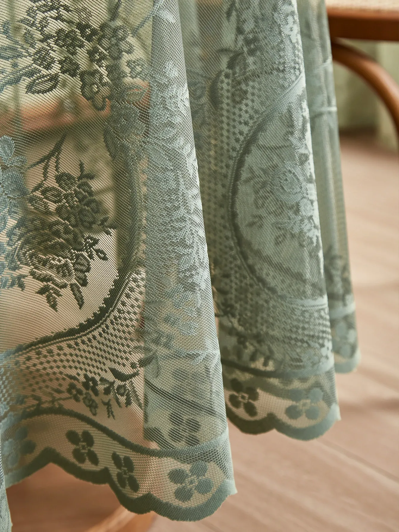 Elegant Green Round Lace Tablecloth with Floral Mirror Design - Decorative Table Cover for Living Room & Dining Room thumbnail 5