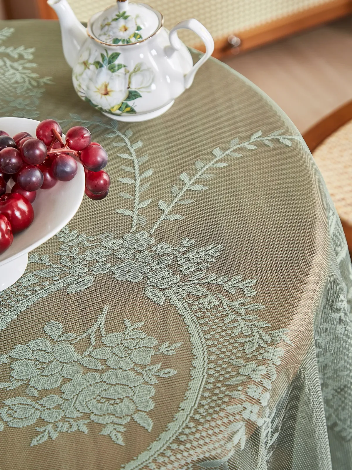 Elegant Green Round Lace Tablecloth with Floral Mirror Design - Decorative Table Cover for Living Room & Dining Room showcase 10