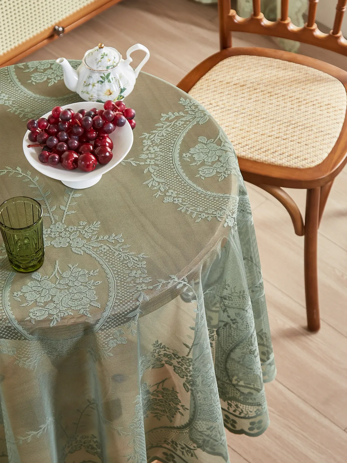 Elegant Green Round Lace Tablecloth with Floral Mirror Design - Decorative Table Cover for Living Room & Dining Room showcase 7