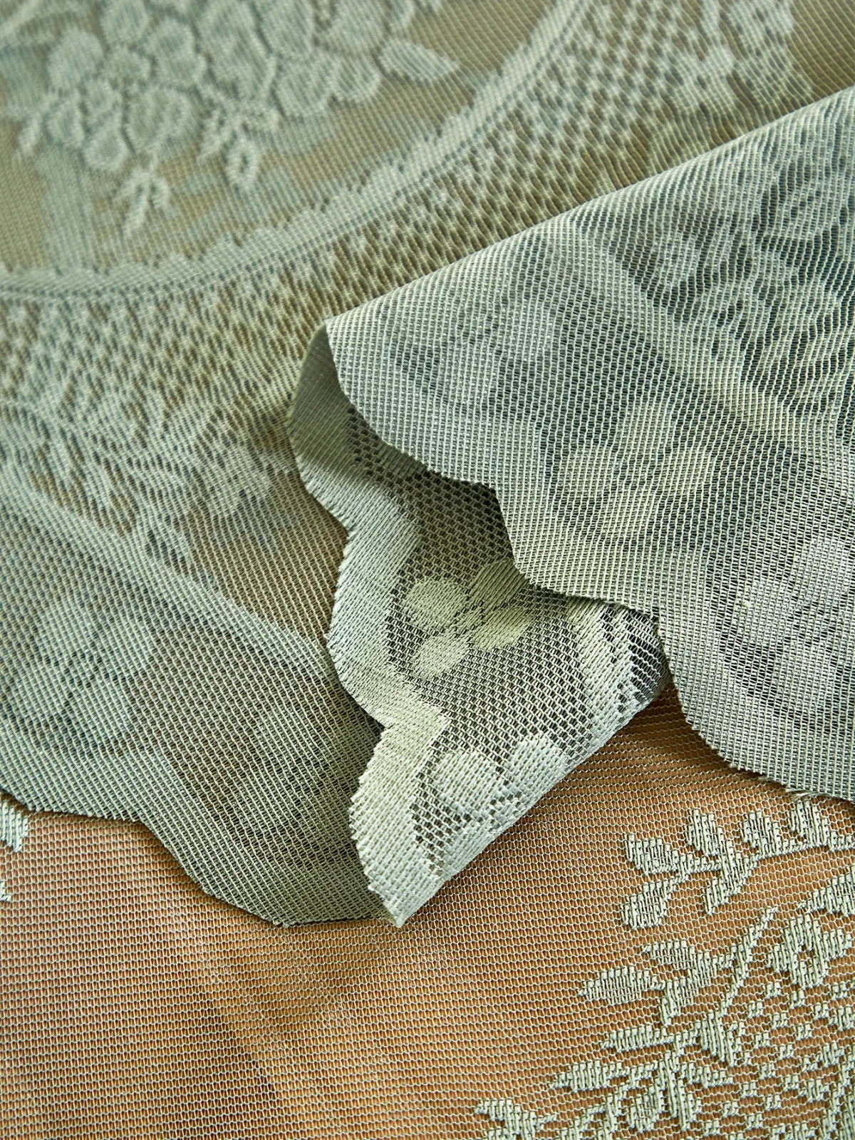 Elegant Green Round Lace Tablecloth with Floral Mirror Design - Decorative Table Cover for Living Room & Dining Room showcase 12
