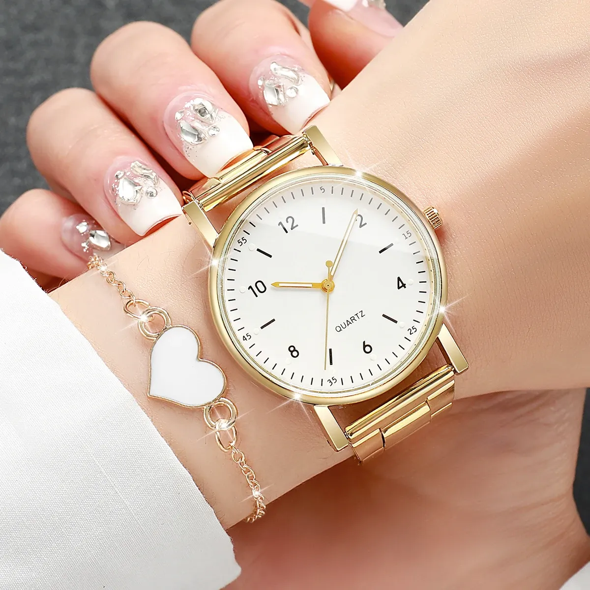 Elegant Arabic Dial Women's Watch Set with Matching Bracelets - Fashionable Quartz Wristwatch for Ladies, Durable Alloy Case, CE Certified showcase 4