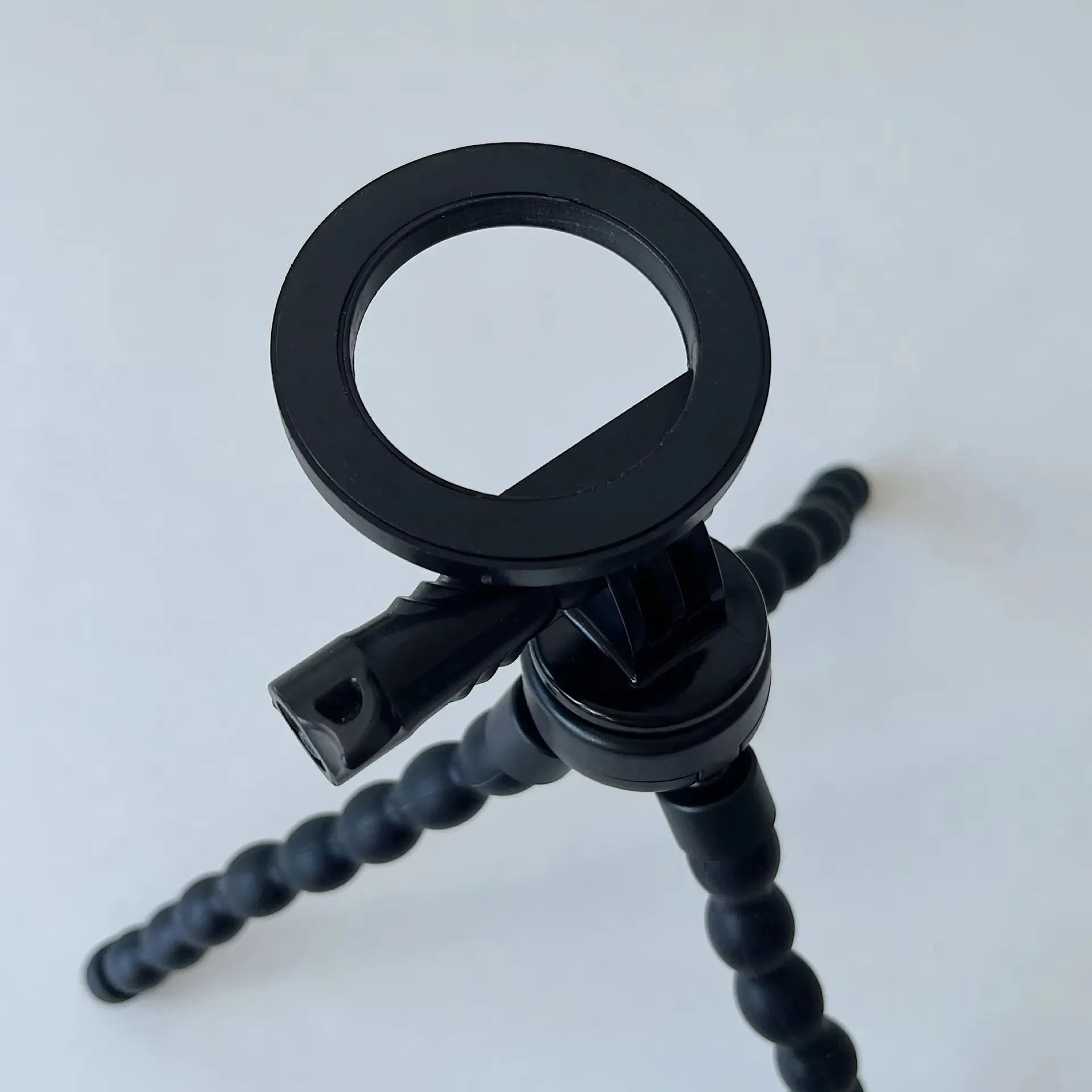 Magsafe Magnetic Tripod for Smartphones - Flexible Octopus Mini Stand with Universal Phone Holder Mount for Stable Adsorption thumbnail 6