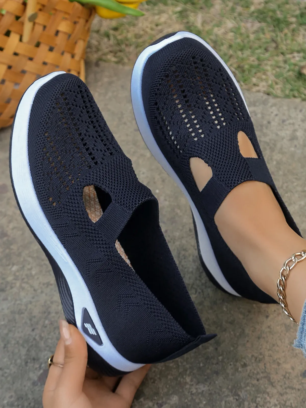 Women's Casual Summer Sneakers - Lightweight Breathable Flat Shoes for All Seasons, Simple Fashionable Design, Comfortable Walking Shoes for Everyday Wear showcase 1