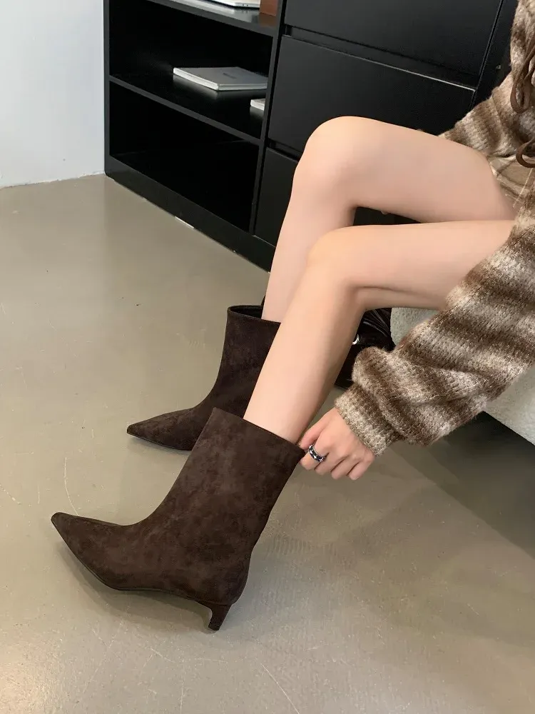Eilyken Women's Vintage Pointed Toe Ankle Boots - Stylish Low Heel Shoes for Autumn/Winter Fashion showcase 3