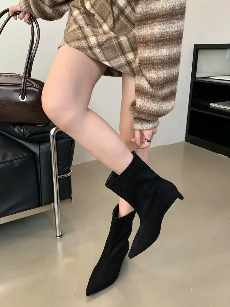 Eilyken Women's Vintage Pointed Toe Ankle Boots - Stylish Low Heel Shoes for Autumn/Winter Fashion showcase 2