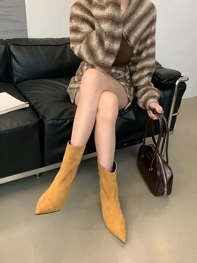 Eilyken Women's Vintage Pointed Toe Ankle Boots - Stylish Low Heel Shoes for Autumn/Winter Fashion showcase 6
