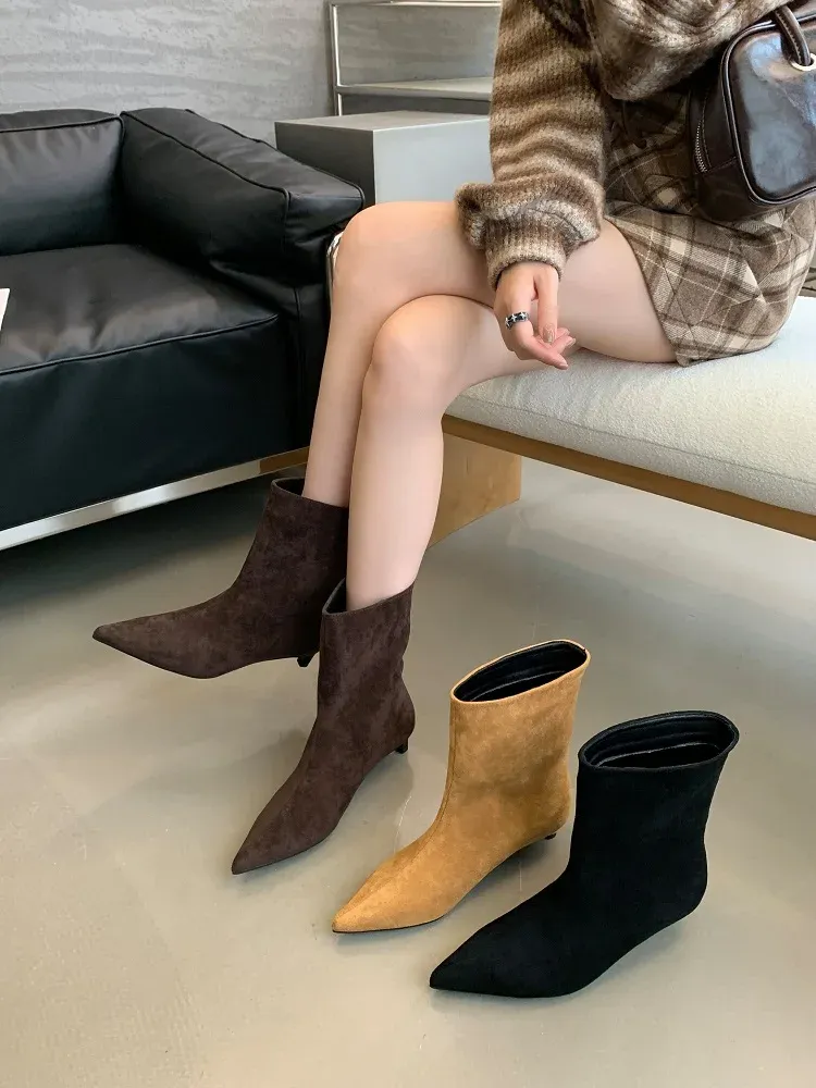 Eilyken Women's Vintage Pointed Toe Ankle Boots - Stylish Low Heel Shoes for Autumn/Winter Fashion showcase 8