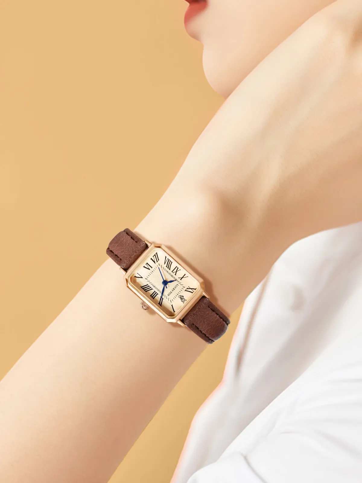 Fashion Retro Square Dial Women's Watch with Leather Strap - Casual Quartz Wristwatch Gift showcase 5