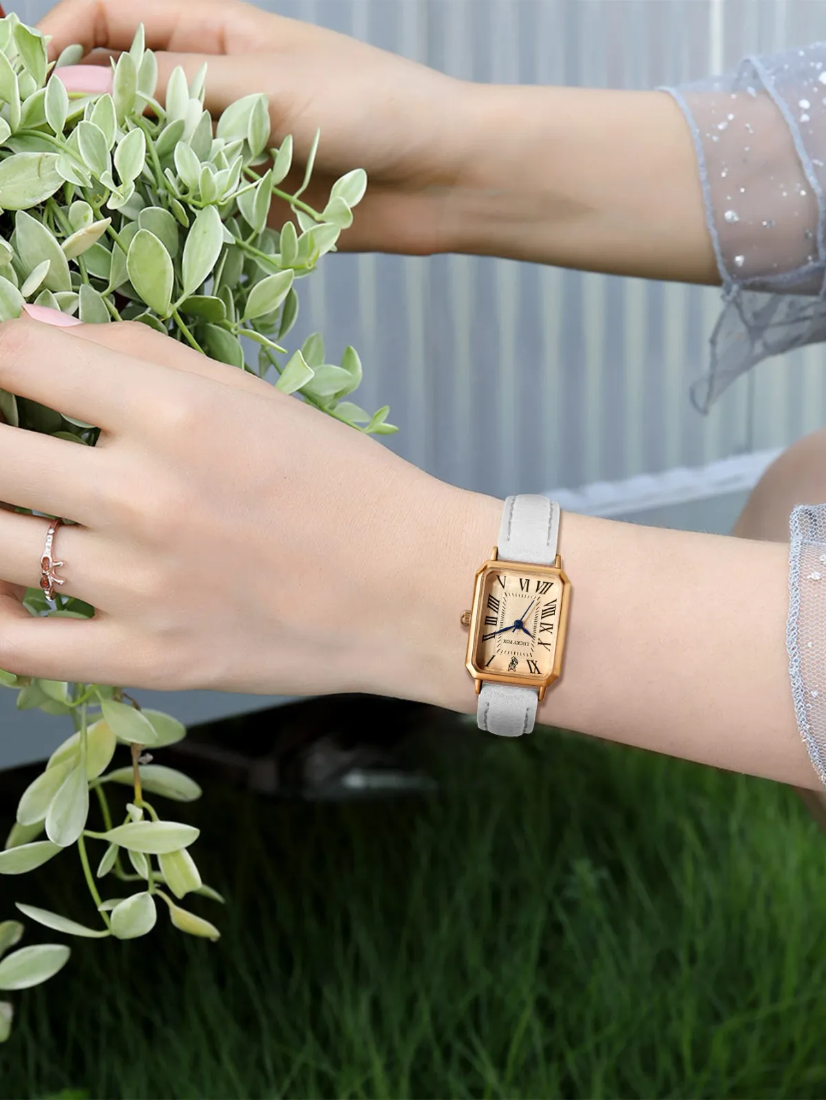 Fashion Retro Square Dial Women's Watch with Leather Strap - Casual Quartz Wristwatch Gift showcase 22