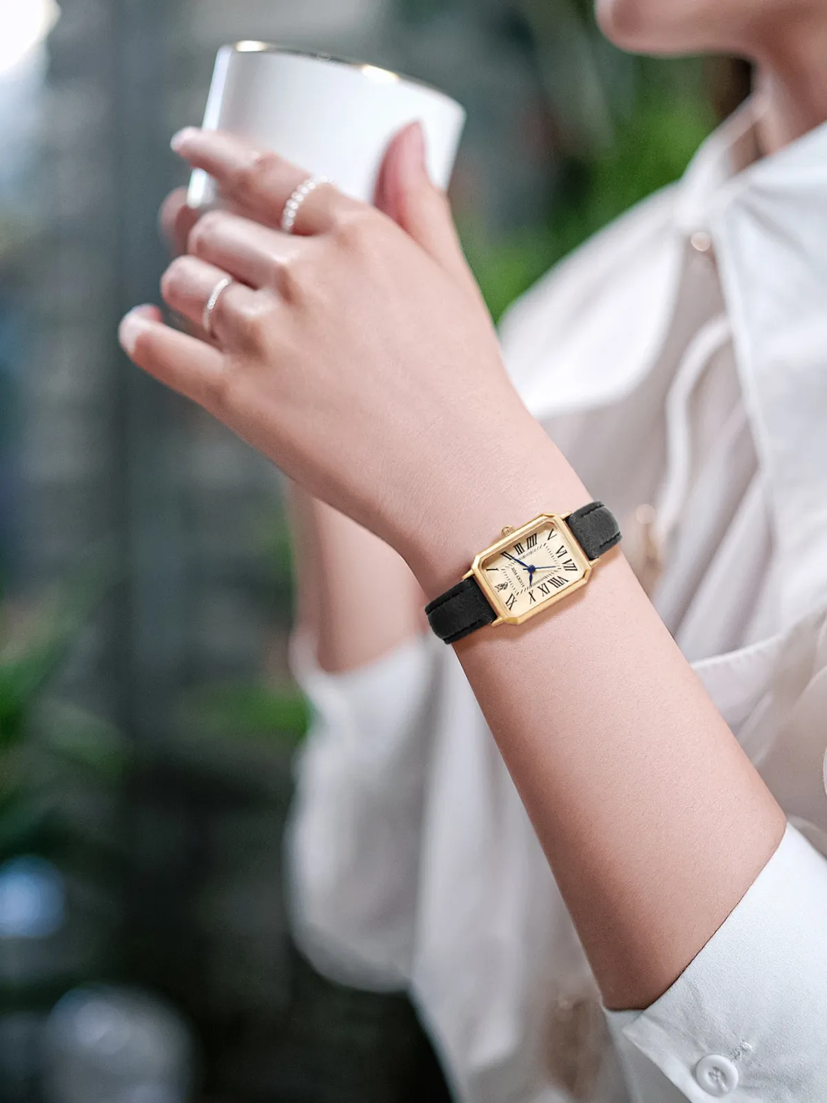 Fashion Retro Square Dial Women's Watch with Leather Strap - Casual Quartz Wristwatch Gift showcase 10