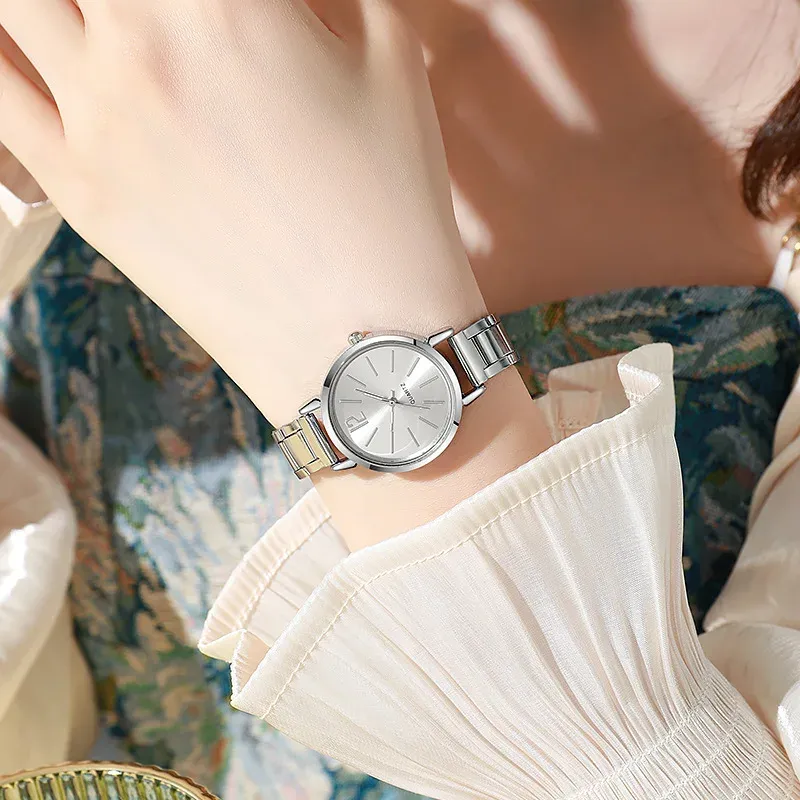 Luxury Women's Fashion Gold Bracelet Quartz Watch Set - Simple Dial Hollow Strap, Ideal for Students and Ladies, Elegant Casual Wristwatch showcase 3