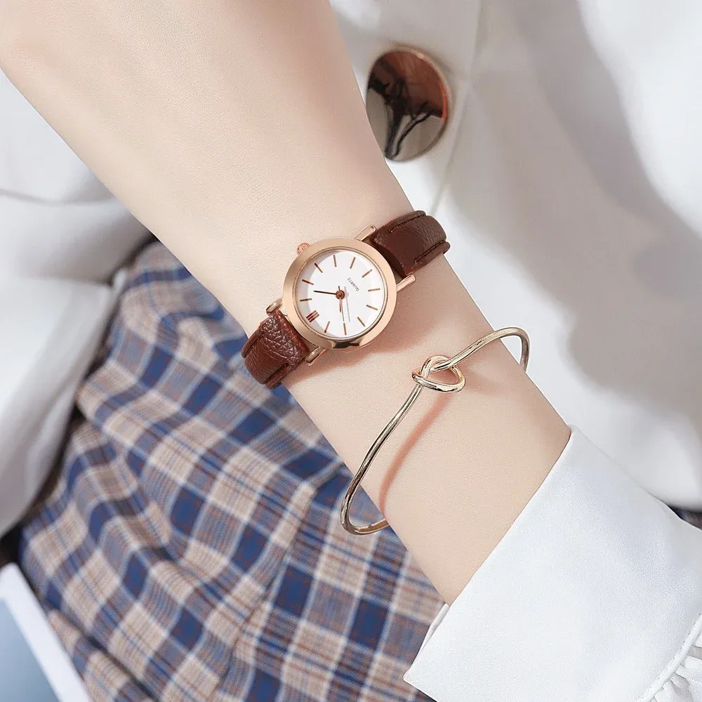 Fashionable Women's Casual Quartz Watch with Small Dial and Genuine Leather Band - Elegant & Durable Design for Everyday Wear showcase 2