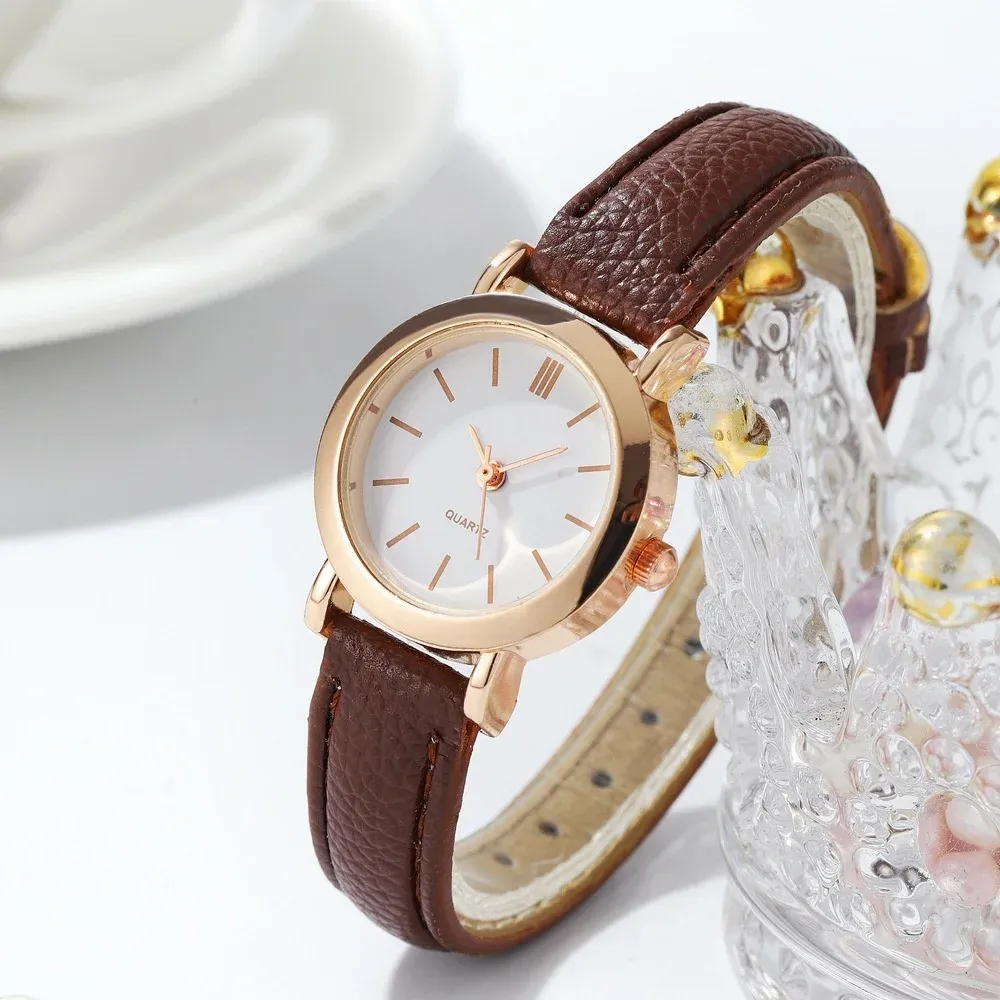 Fashionable Women's Casual Quartz Watch with Small Dial and Genuine Leather Band - Elegant & Durable Design for Everyday Wear showcase 4