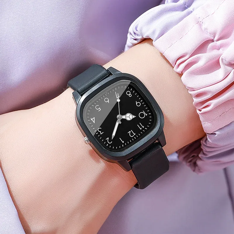 Fashionable Women's Quartz Watch with Casual Silicone Band - Stylish Ladies Wristwatch for Girls, CE Certified, Water Resistant thumbnail 4