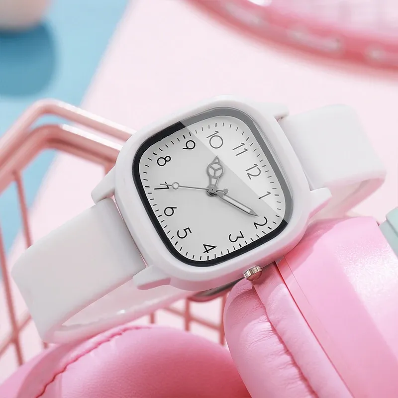 Fashionable Women's Quartz Watch with Casual Silicone Band - Stylish Ladies Wristwatch for Girls, CE Certified, Water Resistant showcase 7