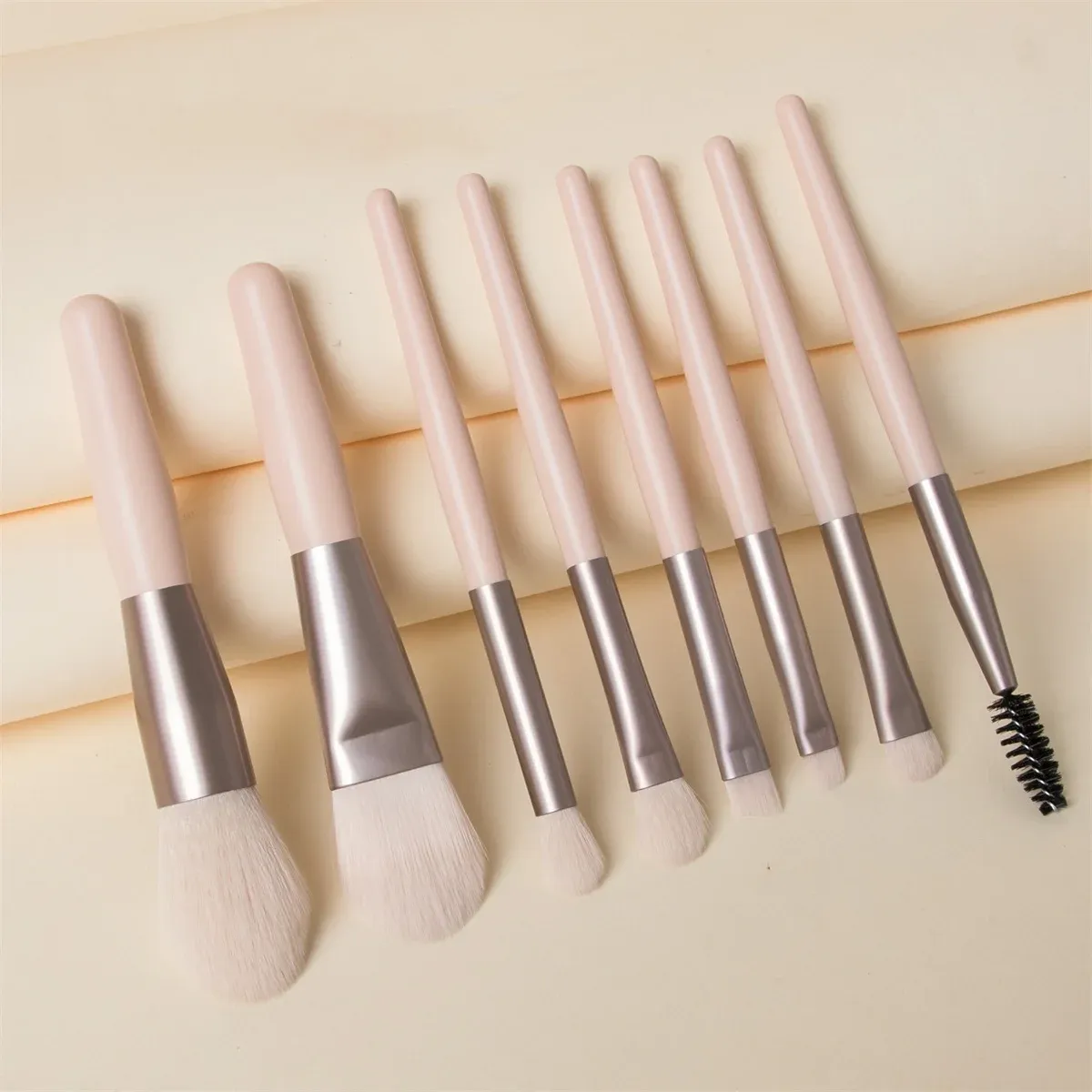 8Pcs Soft Fluffy Makeup Brushes Set for Foundation, Blush, Powder, Eyeshadow - Professional Kabuki Blending Beauty Tool Kit showcase 4