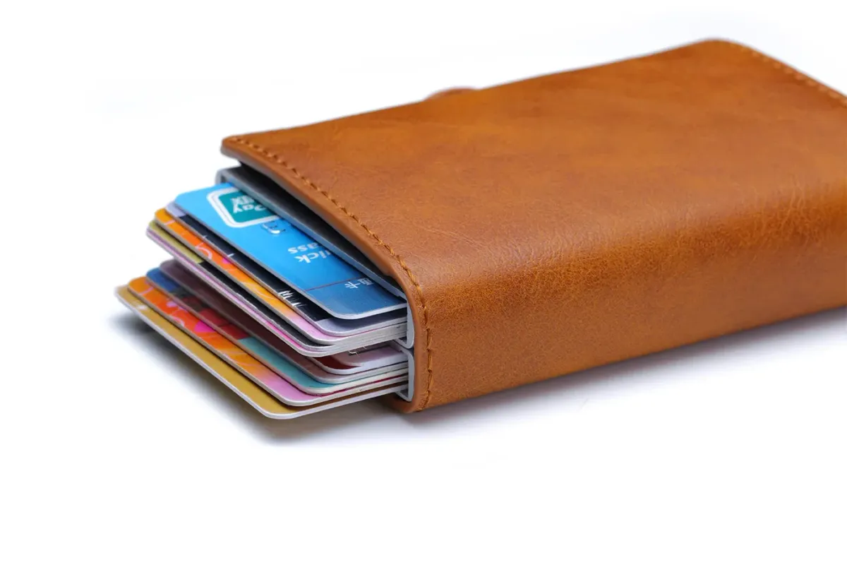RFID Blocking Men's Slim Carbon Fiber Wallet with 14 Card Holders, Mini Money Bag, Small Bifold Purse for Business and Travel showcase 13
